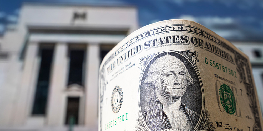 Dolar AS Terguncang karena The Fed Turunkan Suku Bunga Normal